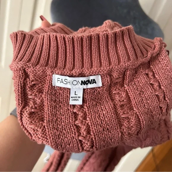 Fashion Nova Dusty Pink V-Neck Cropped Sweater - Picture 4 of 6